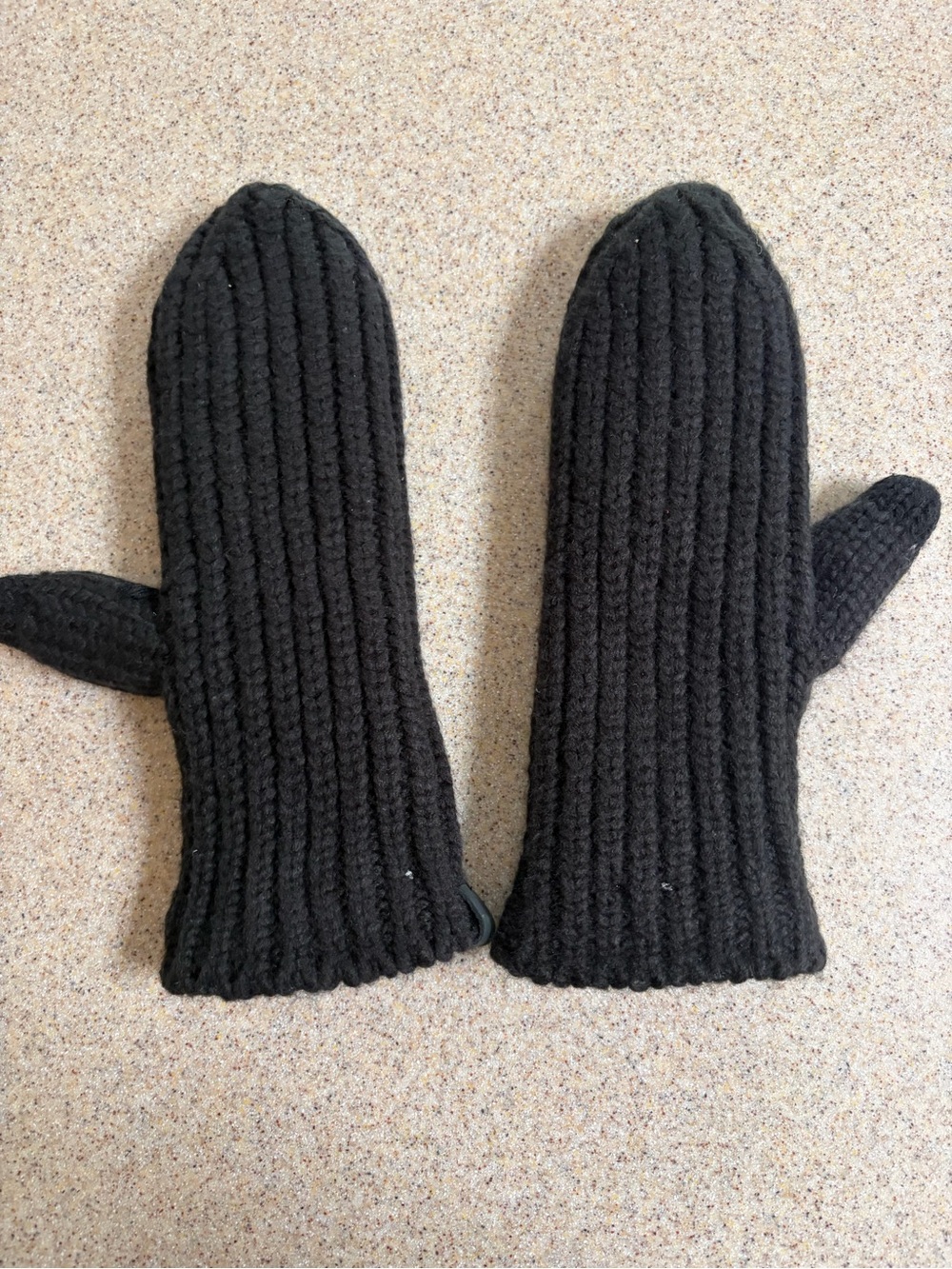 UGG Black Chunky Rib Mitten - Picture 2 of 5